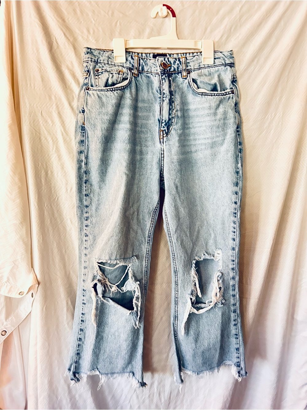 Cropped distressed BDG jeans size 29